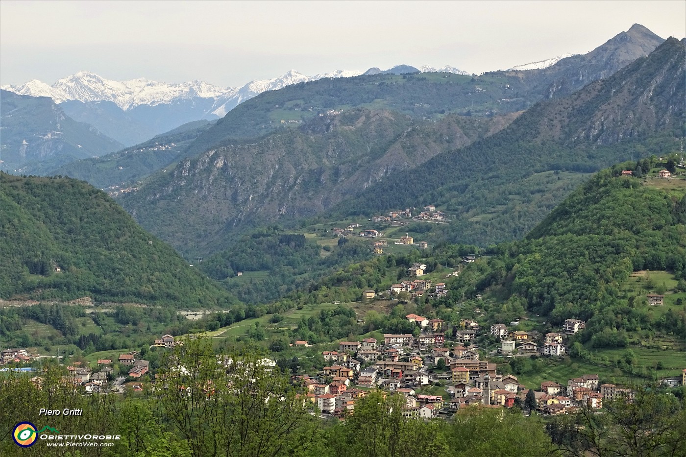 55 Da Parpaet vista verso Endenna, Spino al Brembo, Pizzo di Spino e Monte Gioco.JPG